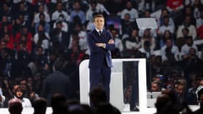 Emmanuel Macron à la Défense Arena de Nanterre (Hauts-de-Seine) pour son premier meeting.