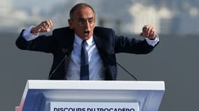 Le candidat d'extrême droite à la présidentielle Eric Zemmour en meeting au Tocadéro, à Paris, le 27 mars 2022 