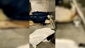 Dans le 19e, chaque soir des migrants se retrouvent pour dormir au pied d'un immeuble. 