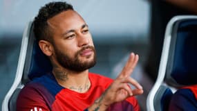 Neymar sur le banc du PSG pendant la tournée 2023 en Asie 