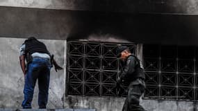 La façade d'un immeuble noircie, ce samedi, lors de l'attaque ratée contre le président du Venezuela, Nicolas Maduro