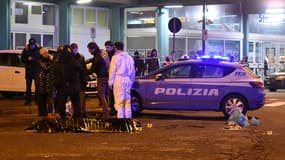 la police italienne sur les lieux de la mort d'Anis Amri le 23 décembre. 