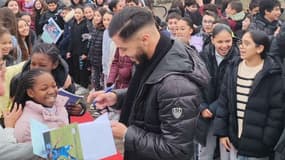 Sofiane Atik, joueur de Bourgoin-Jallieu, coqueluche du collège dans lequel il se reconvertit, février 2025