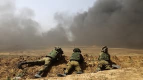 Des soldats israéliens déployés à la frontière - 
