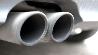 La Commission de Bruxelles reconnaît les 3 constructeurs coupables d'entente pour limiter le développement de certains systèmes de réduction des émissions polluantes.