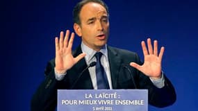 Le secrétaire général de l'UMP Jean-François Copé a annoncé qu'une résolution réaffirmant les grands principes de la laïcité et de la liberté religieuse serait débattue en juin à l'Assemblée nationale. Cette résolution est une des conclusions du débat con