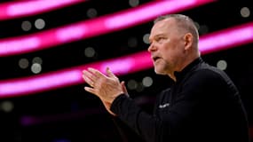 Michael Malone sur le banc des Denver Nuggets, le 19 mars 2025.