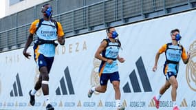 Les joueurs du Real Madrid avec un masque respiratoire, le 21 août 2024 