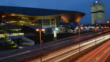La circulation devant le siège de BMW, à Munich.