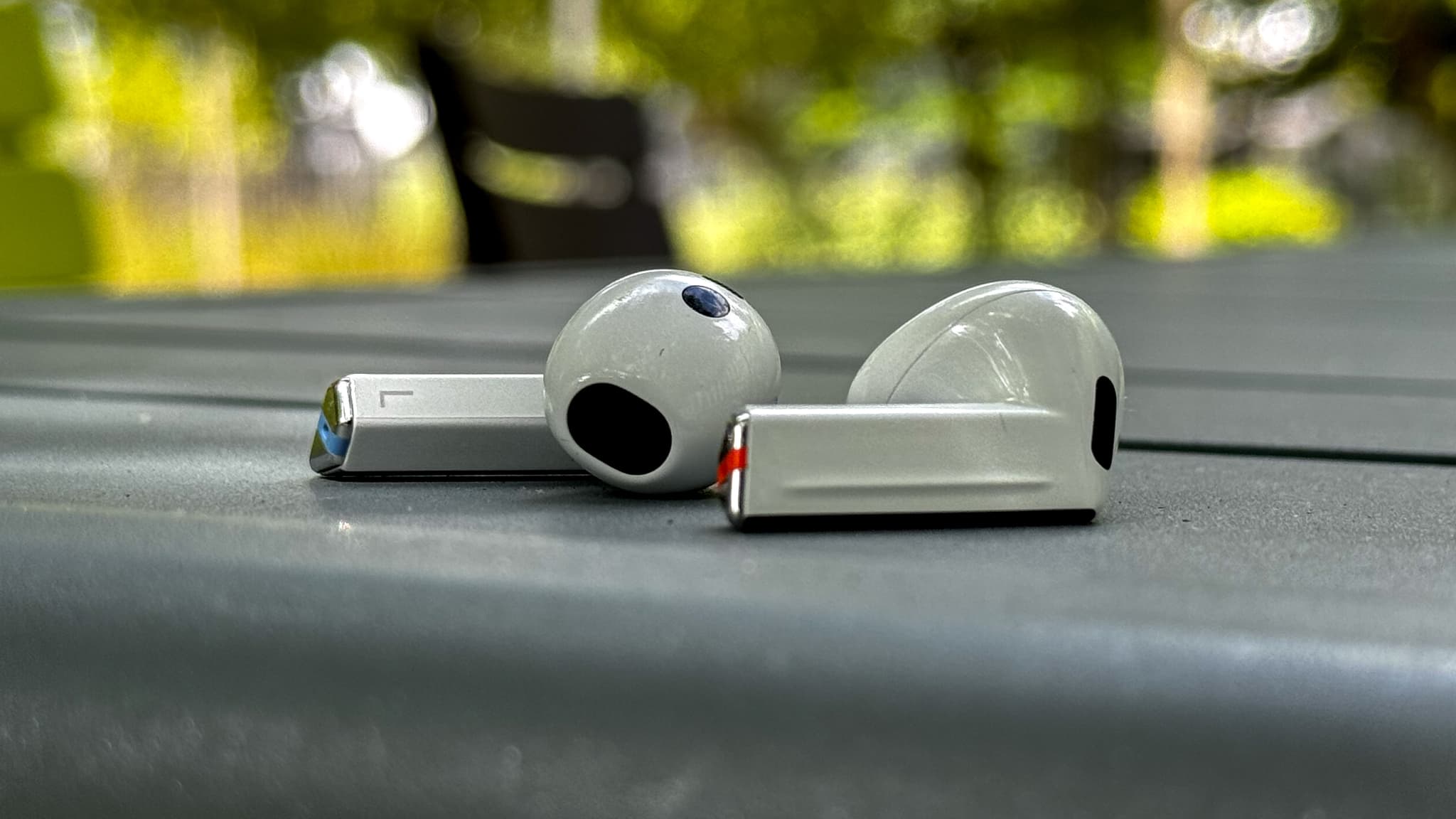Les Galaxy Buds 3 arborent un nouveau design.