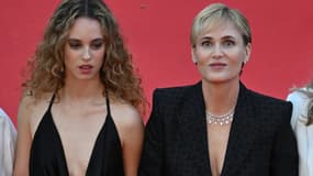 Judith Godrèche et Tess Barthélémy sur les marches de Cannes, le 15 mai 2023