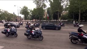 8-Mai: Emmanuel Macron remonte les Champs-Élysées 