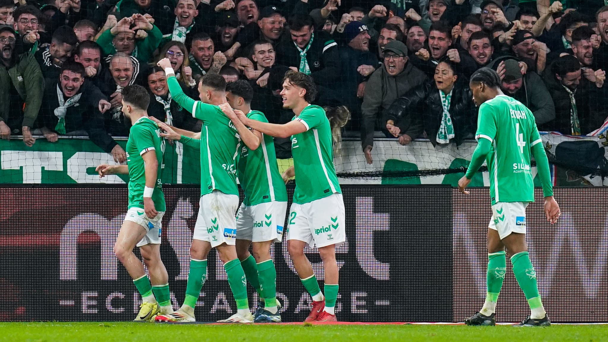 Les Stéphanois célèbrent face à Angers. 