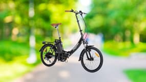 Decathlon propose un vélo électrique pliant à prix fou, surtout si on ajoute la prime de 400€ 