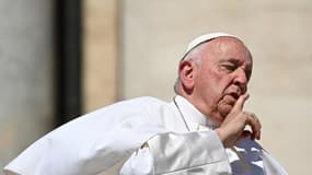 Le pape François à la fin de l'audience générale hebdomadaire, ce mercredi 7 juin 2023, avant de se rendre à l'hôpital où il va se faire opérer sous anesthésie générale.