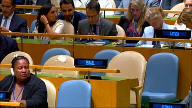 Les sièges de la délégation israélienne vides au moment du discours d'Emmanuel Macron à l'Assemblée générale de l'ONU.