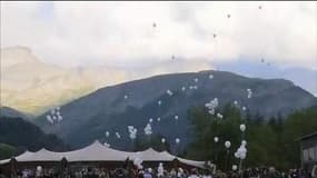 Crash du Germanwings: la cérémonie d'hommage aux victimes s'achève par un lâcher de ballons