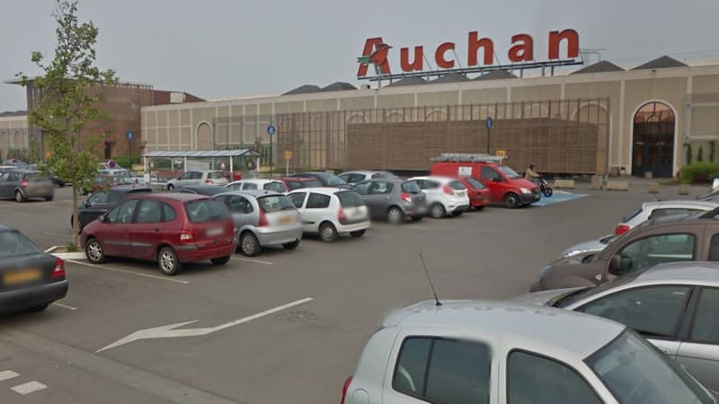 C'est sur ce parking d'un supermarché que s'est terminée la folle course-poursuite.