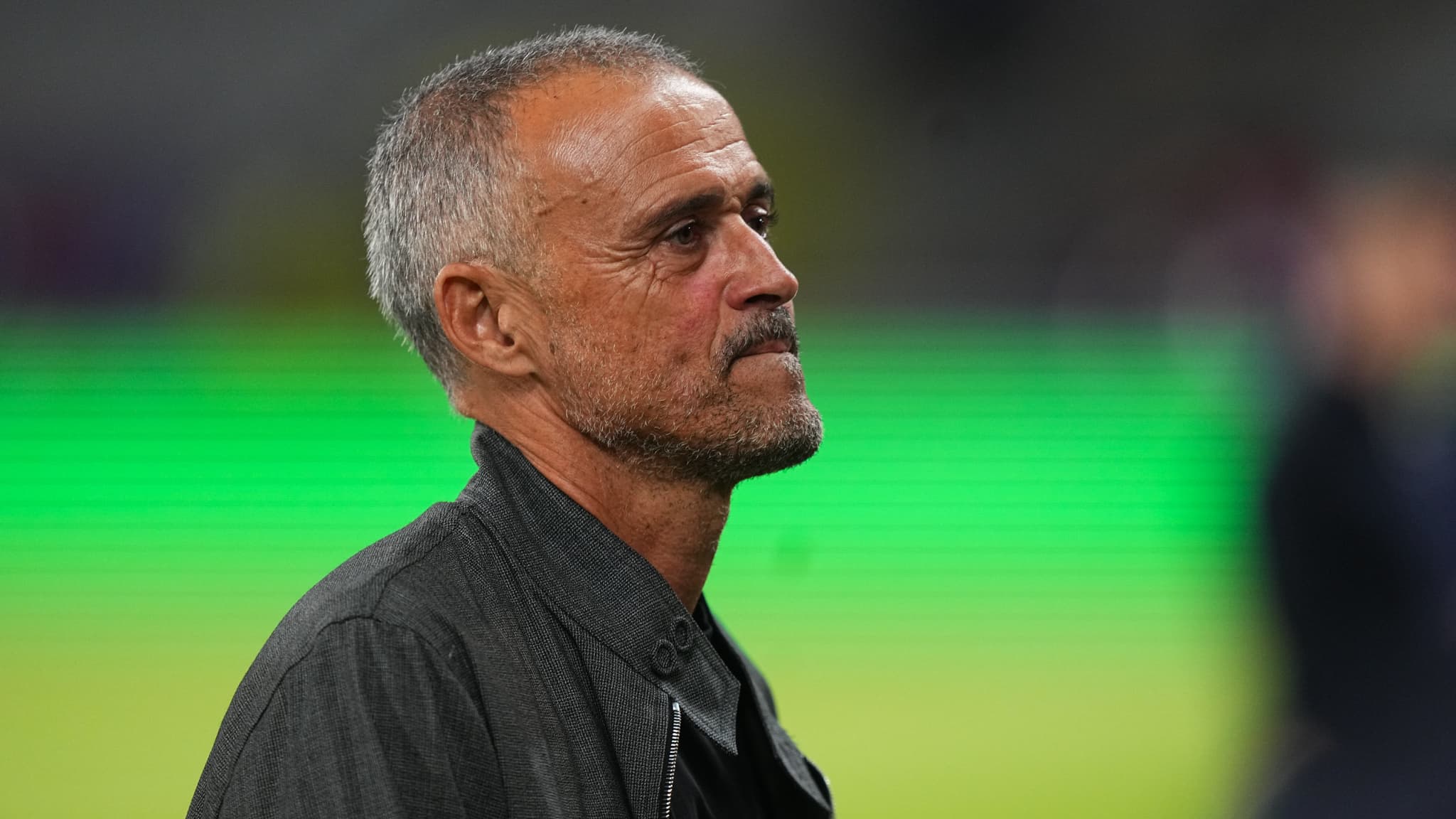L'ÉMOTION APRÈS LA VICTOIRE: LUIS ENRIQUE TOUCHÉ PAR LE "TRÈS BEAU GESTE" DU BARÇA POUR LA FONDATION XANA
