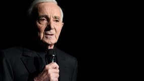 Le chanteur Charles Aznavour en concert à Bercy à Paris, le 13 décembre 2017