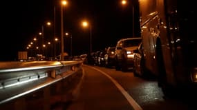 La circulation a repris sur le pont de Crimée endommagé par une explosion, selon des images des autorités russes, le 8 octobre 2022