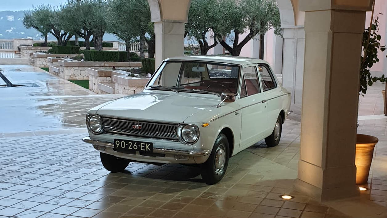 La toute première Corolla fût lancée en 1966. Toyota en est aujourd'hui à sa douzième génération.