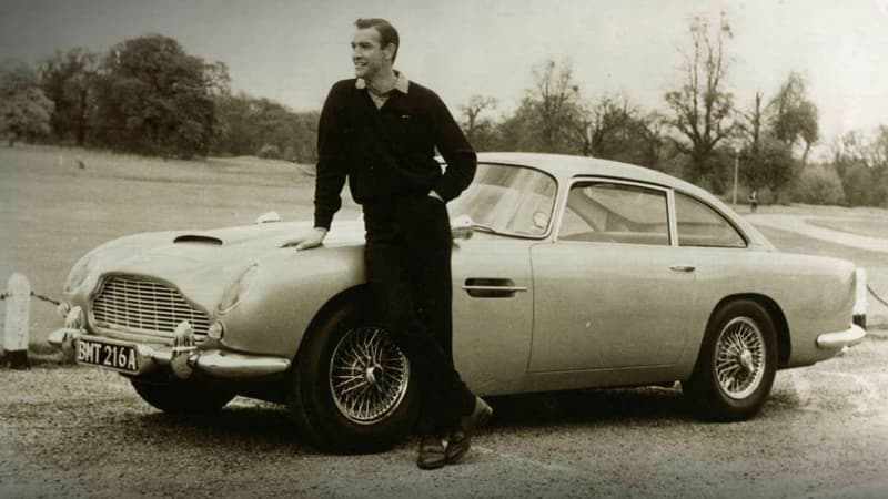 La DB5 avec son tout premier 007, Sean Connery.