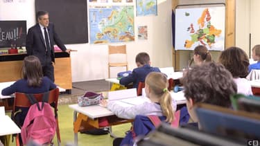 François Fillon devant les élèves de l'émission Candidats, au tableau!.