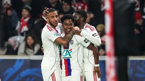 Corentin Tolisso célèbre un but de l'OL avec Endrick, le 11 janvier 2026
