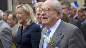 Jean-Marie Le Pen et sa fille Marine en mai 2011 à Paris.