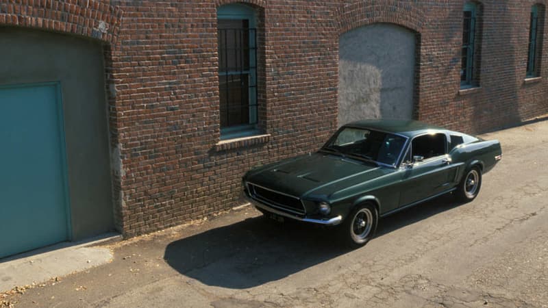 Une copie de la Mustang Fastback verte utilisée dans le film Bullitt.