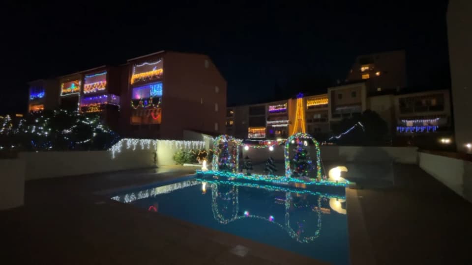 Une copropriété de Cagnes décorée pour Noël, le 6 décembre 2023. Une copropriété de Cagnes décorée pour Noël, le 6 décembre 2023.