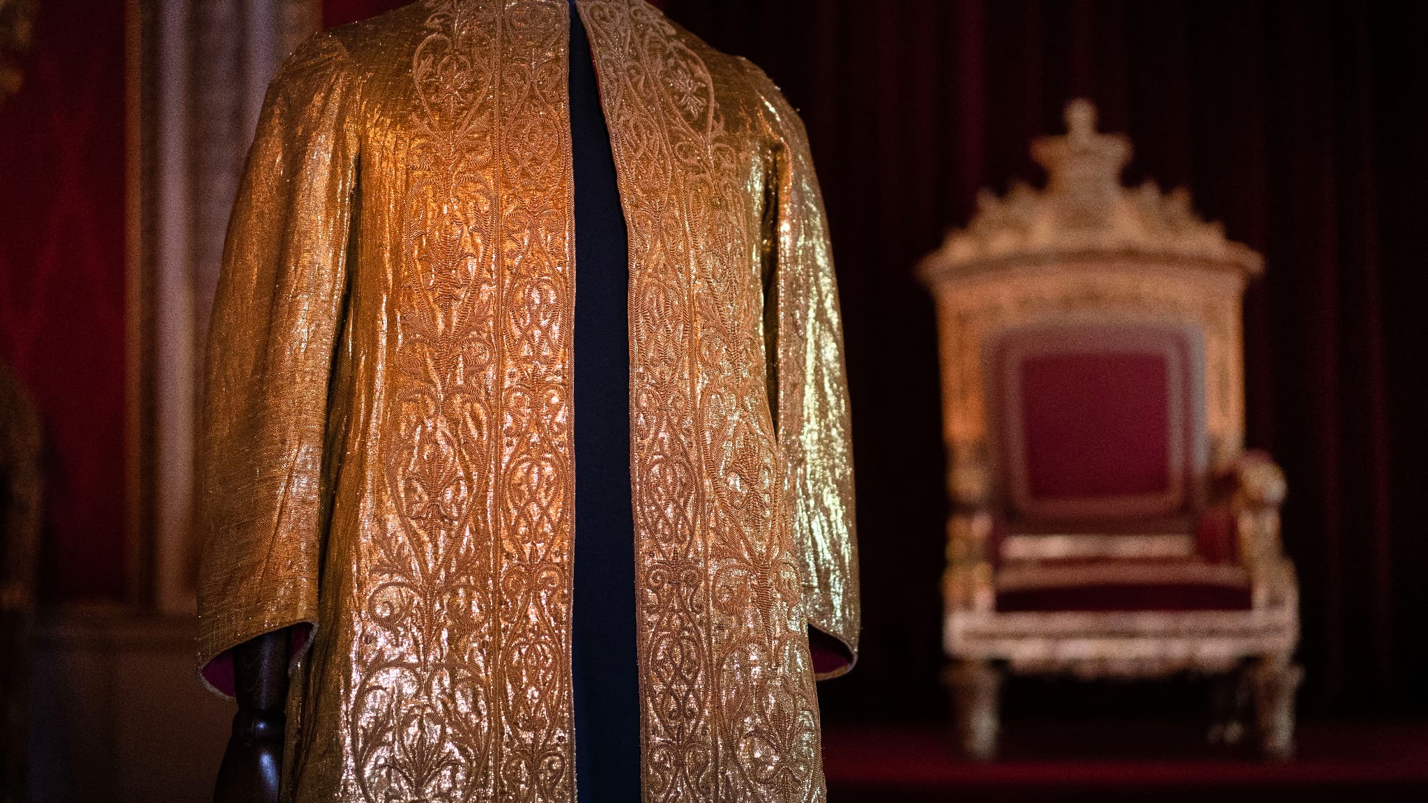 La "Supertunica" que portera Charles III lors de son couronnement le 6 mai 2023 La "Supertunica" que portera Charles III lors de son couronnement le 6 mai 2023