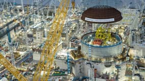 Le dôme en acier de 245 tonnes sur le premier bâtiment réacteur de Hinkley Point C, à la centrale nucléaire de Hinkley Point, près de Bridgewater, dans le sud-ouest de l'Angleterre, dans une photographie publiée par EDF Energy le 15 décembre 2023