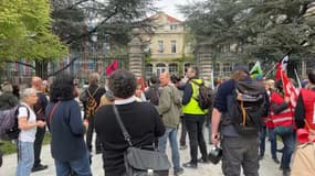 Des manifestants se sont rassemblés devant l'INSPE de Lyon pour la venue du ministre de l'Education nationale.