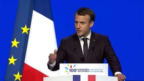 Emmanuel Macron s'exprimait devant les maires réunis en congrès. 