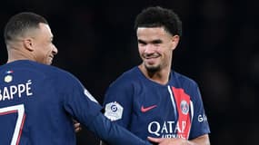 Kylian Mbappé et Warren Zaïre-Emery avec le PSG en décembre 2023