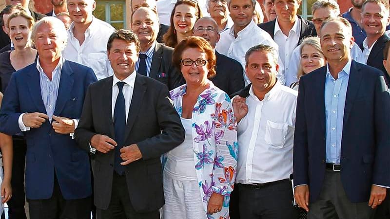 Au premier rang, de gauche à droite, Nathalie Kociusko-Morizet, Brice Hortefeux, Christian Estrosi, Christine Boutin, Xavier Bertrand et Jean-Francois Copé. Les ténors de l'UMP ont voulu afficher leur unité vendredi à Nice, où se tenait le premier rassemb