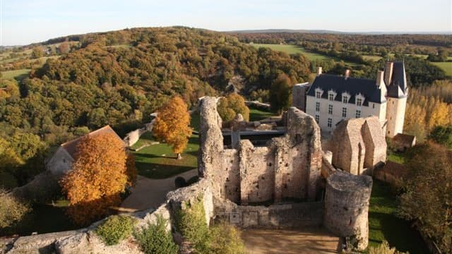 Château de Sainte-Suzanne. 