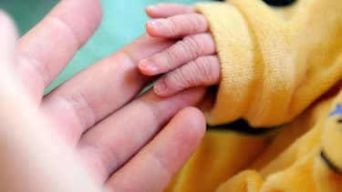 Un peu plus de 52.000 bébés sont nés en février selon l'Insee.