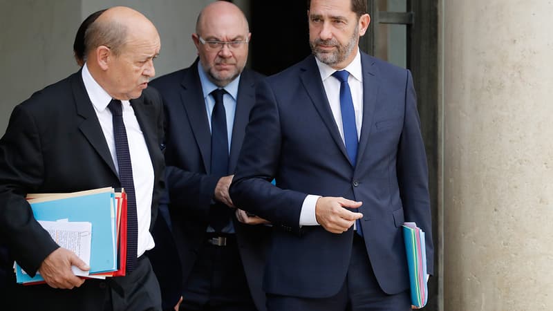 Jean-Yves Le Drian et Christophe Castaner à la sortie du conseil des ministres le 25 octobre 2017.