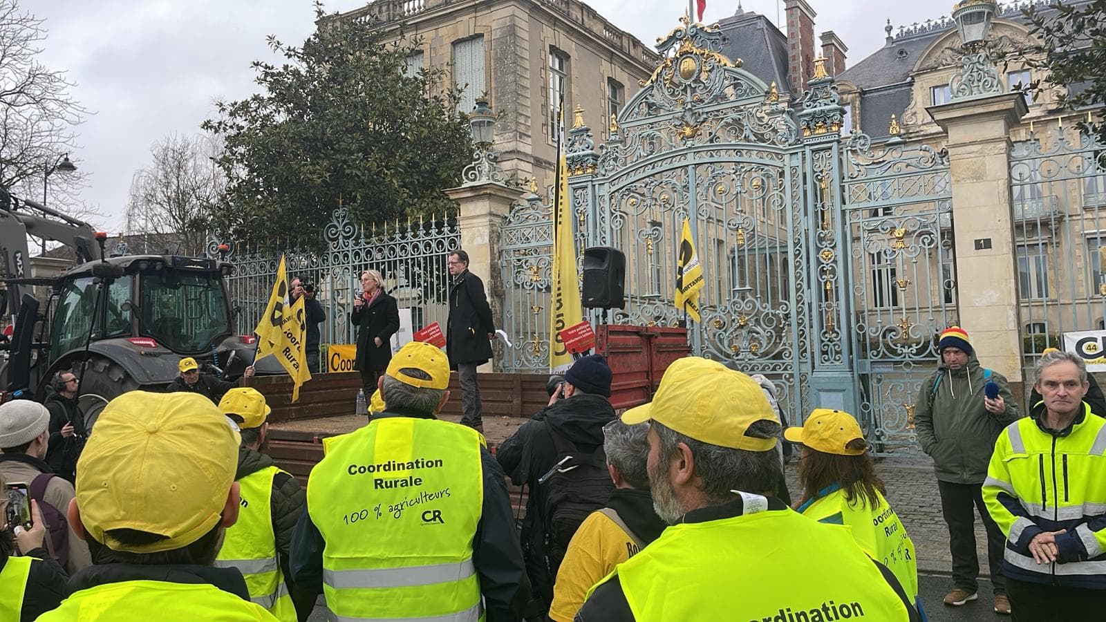 Agriculteurs en colère: la porte-parole de la coordination rurale prend la parole devant la préfecture de Rennes le 25 janvier Agriculteurs en colère: la porte-parole de la coordination rurale prend la parole devant la préfecture de Rennes le 25 janvier