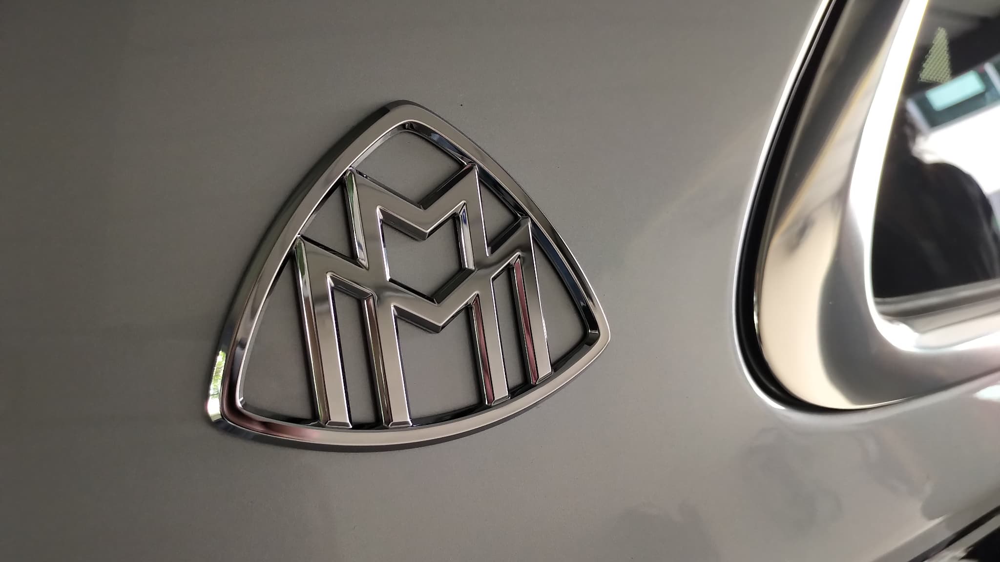 Maybach est la griffe ultra-luxueuse de Mercedes, dont l'objectif est de rivaliser avec Rolls-Royce et Bentley.