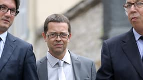 Nicolas Bonnemaison entouré de ses avocats à son arrivée à la cour d'assises de Pau, mercredi 11 juin, au premier jour de son procès.