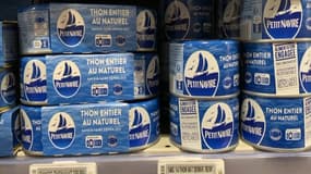 Du thon de la marque "Petit navire", épinglé par deux ONG dans un rapport le 29 octobre 2024, dans un supermarché français.
