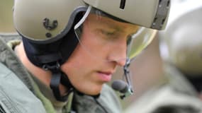 Fort de son expérience dans l'armée, le prince William deviendra pilote d'hélicoptère-ambulance.