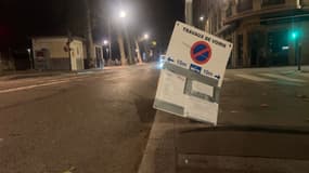 Un panneau annonçant des travaux de voirie sur le quai de la Pêcherie à Lyon (Rhône) le lundi 14 octobre 2024.