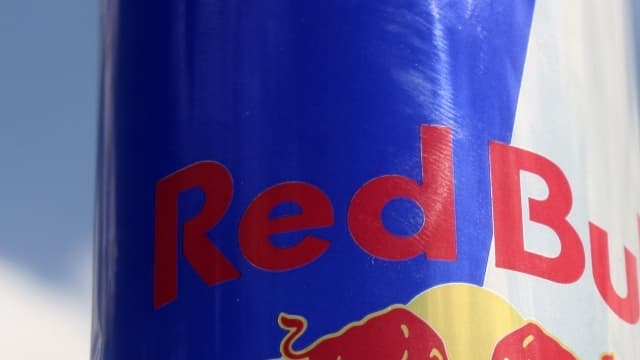 La référence au taureau est explicite sur les canettes de Red Bull.