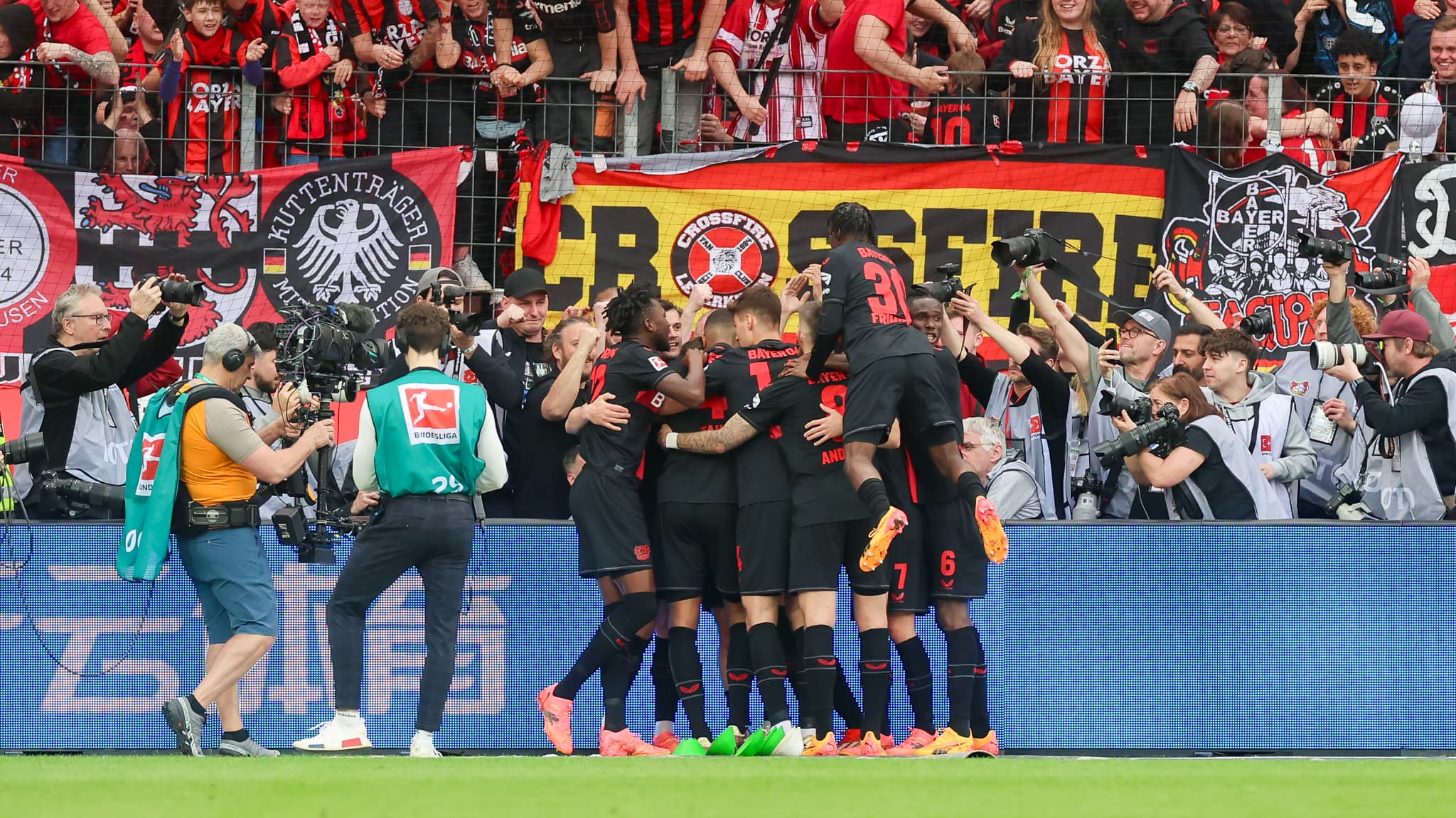 Bundesliga: après un nouveau récital, le Bayer Leverkusen décroche le  premier titre de champion de son histoire