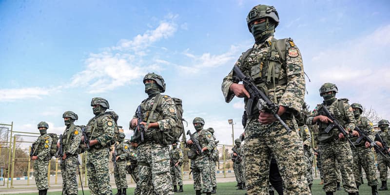 Des soldats de l'armée iranienne, lors d'un entraînement, en Iran, le 20 janvier 2025